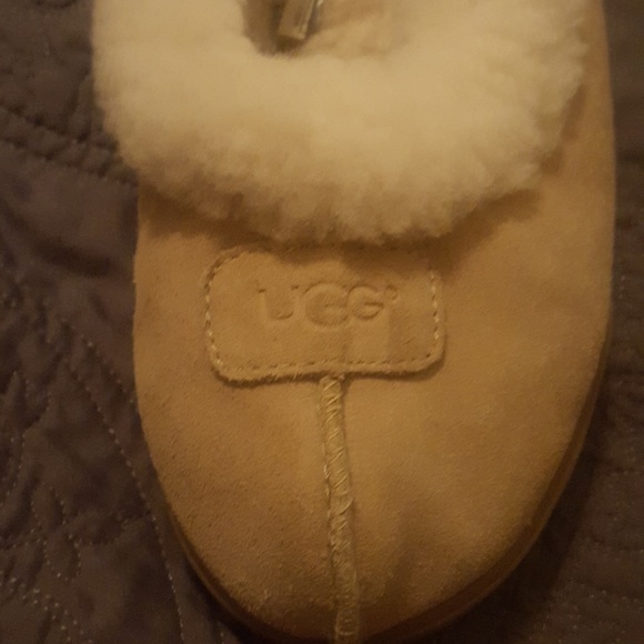 UGH house shoes - Picture 2 of 4